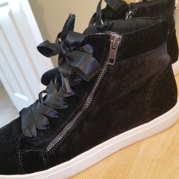 Steve Madden Shoes - Velvet Steve Madden womens high tops size 10